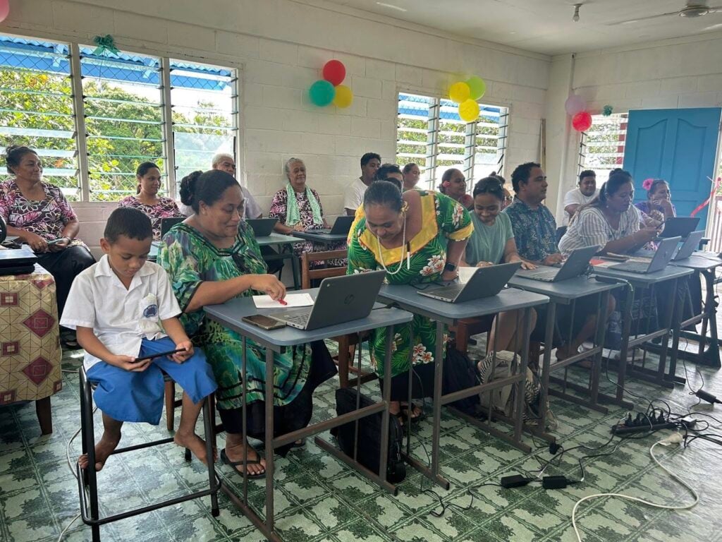 First combined code camp in the PacifiCode Camp with teachers of Falelima Primary and Auala Primary on the island of Savai'i,