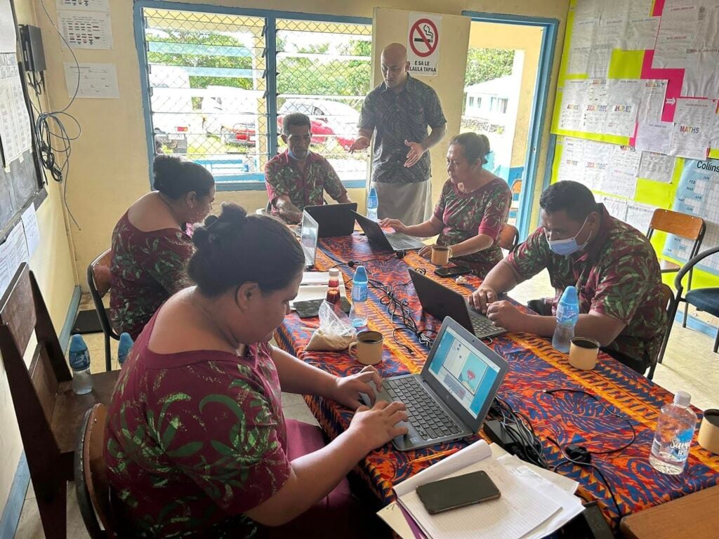 E3 Facilitator working together with the principal and teachers of Sasina Primary School Professional Learning Development courses during the week long PacifiCode ICT Teacher PD workshops in May 2023.