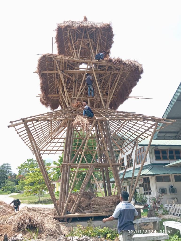 The construction process of the bamboo-based internet tower at the Don Bosco Vocational Training Center went smoothly from December 2023 to January 2024. This tower construction is a collaborative project involving the School of Community Networks, Digital Access Program, Common Room, the Don Bosco Vocational Training Center, and the Cultural Product and Environmental Research Center at Bandung Institute of Technology.