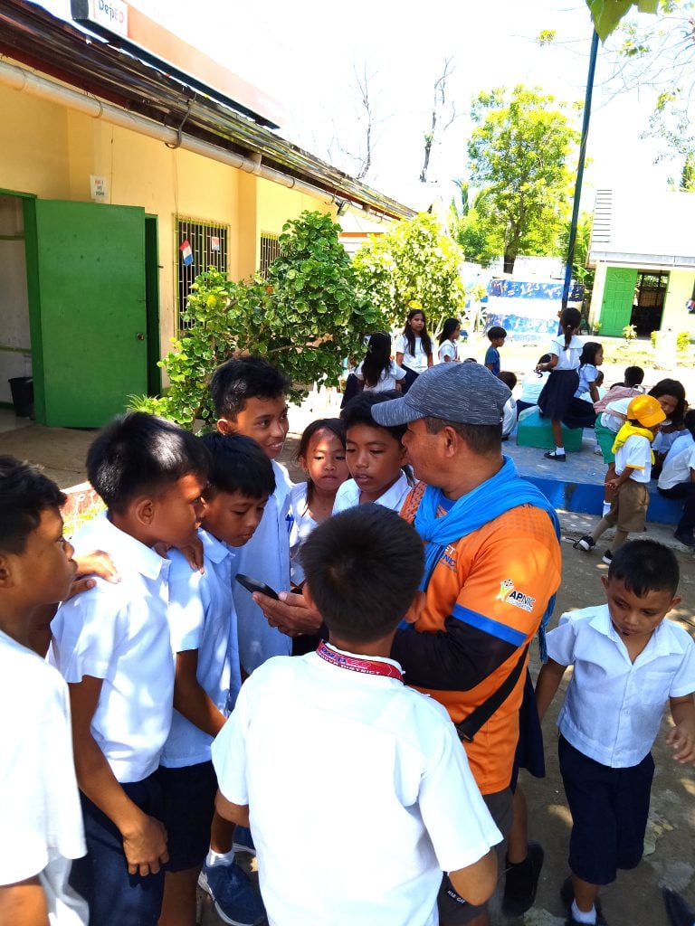 Chatting with students at Gilutongan school and testing connectivity.